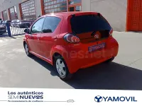 Usado Toyota Aygo 68 CV (50 kW) 2009 Rojo Utilitario