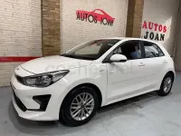 Usado Kia Rio 84 CV (61 kW) 2022 Blanco Berlina