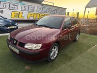 Usado Seat Cordoba Stella 68 CV (50 kW) 2001 Granate Berlina