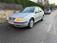 Usado VW Bora Conceptline 100 CV (73 kW) 2001 Gris / plata Berlina