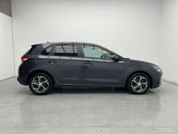 Usado Hyundai i30 120 CV (88 kW) 2021 Gris dark knight yg7 Berlina