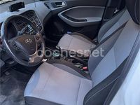 Usado Hyundai i20 100 CV (73 kW) 2017 Blanco Berlina