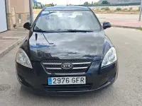 Usado Kia Ceed 109 CV (80 kW) 2008 Negro Utilitario