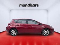 Usado Toyota Auris Hybrid Active 136 CV (100 kW) 2017 Rojo Berlina