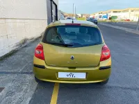 Usado Renault Clio II Dynamique 85 CV (62 kW) 2006 Amarillo Berlina