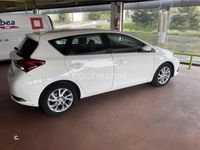Usado Toyota Auris Active 90 CV (66 kW) 2016 Blanco Berlina