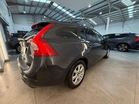 Usado Volvo V60 Momentum 115 CV (84 kW) 2014 Azul Familiar