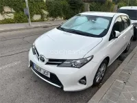 Usado Toyota Auris Active 132 CV (97 kW) 2015 Blanco Berlina