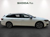 Usado Skoda Superb SportLine 204 CV (150 kW) 2025 Blanco Familiar