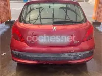 Usado Peugeot 207 70 CV (51 kW) 2007 Rojo Berlina