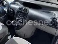 Usado Citroën Xsara Picasso 90 CV (66 kW) 2003 Gris / plata Monovolumen
