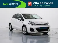 Usado Kia Rio 85 CV (62 kW) 2015 Blanco Berlina