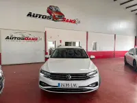 Usado VW Passat Executive 150 CV (110 kW) 2022 Blanco Familiar