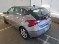 Usado Hyundai i20 100 CV (73 kW) 2023 Gris Utilitario