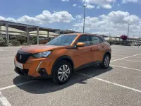 Usado Peugeot 2008 Active 110 CV (80 kW) 2021 Naranja SUV