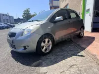 Usado Toyota Yaris Sol 87 CV (63 kW) 2007 Gris / plata Utilitario