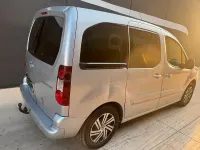 Usado Peugeot Partner Tepee Active 100 CV (73 kW) 2016 Gris / plata Monovolumen