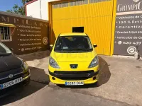 Usado Peugeot 1007 90 CV (66 kW) 2005 Amarillo Monovolumen