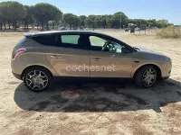 Usado Lancia Delta 200 CV (147 kW) 2010 Beige Utilitario