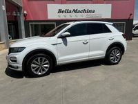 Usado VW T-Roc Advance 111 CV (81 kW) 2022 Amarillo SUV