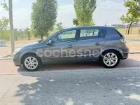 Usado Opel Astra Edition 110 CV (80 kW) 2009 Negro Berlina