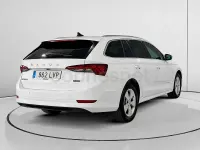 Usado Skoda Octavia 110 CV (80 kW) 2021 Blanco Familiar