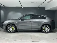 Usado Porsche Cayenne E-Hybrid 462 CV (339 kW) 2020 Gris / plata SUV
