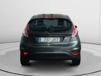 Usado Ford Fiesta Trend 82 CV (60 kW) 2017 Gris / plata Berlina