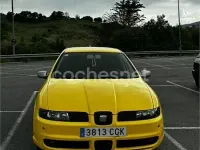 Usado Seat Leon Sport 150 CV (110 kW) 2002 Amarillo Utilitario