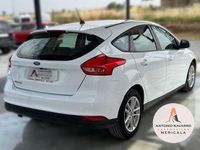 Usado Ford Focus ST-Line 120 CV (88 kW) 2017 Blanco Berlina