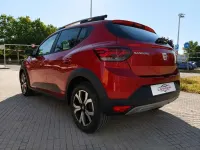 Usado Dacia Sandero Comfort 101 CV (74 kW) 2021 Burdeos Utilitario