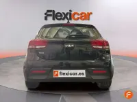 Usado Kia Rio 84 CV (61 kW) 2023 Negro Utilitario
