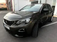 Usado Peugeot 3008 Active 131 CV (96 kW) 2020 Gris / plata SUV