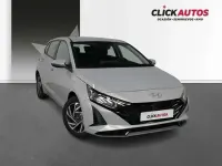 Usado Hyundai i20 101 CV (74 kW) 2025 Gris Utilitario