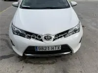 Usado Toyota Auris 132 CV (97 kW) 2013 Blanco Berlina