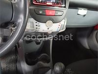 Usado Peugeot 107 68 CV (50 kW) 2011 Rojo Utilitario