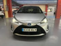 Usado Toyota Yaris Advance 100 CV (73 kW) 2018 Gris Utilitario