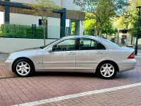 Usado Mercedes C220 Classic 143 CV (105 kW) 2003 Gris / plata Berlina