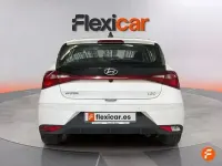 Usado Hyundai i20 100 CV (73 kW) 2022 Blanco Utilitario