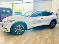 Usado Ford Mustang Mach-E Premium 258 kW (351 CV) 2023 Blanco SUV