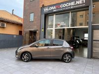 Usado Toyota Yaris Hybrid 100 CV (73 kW) 2019 Gris / plata Berlina