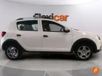 Usado Dacia Sandero Comfort 90 CV (66 kW) 2019 Blanco Berlina