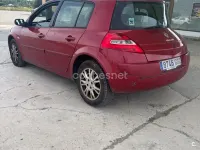 Usado Renault Mégane Authentique 100 CV (73 kW) 2008 Granate Berlina