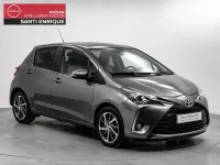 Usado Toyota Yaris Hybrid Active 100 CV (73 kW) 2019 Gris Utilitario
