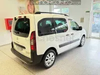 Käytetty Citroën Berlingo Shine 102 HP (75 kW) 2018 Valkoinen Tila-auto
