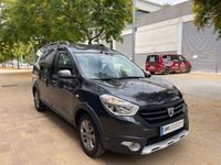 Usado Dacia Dokker Essentiel 131 CV (96 kW) 2017 Gris / plata Monovolumen
