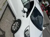 Usado Kia Rio 85 CV (62 kW) 2014 Blanco Berlina
