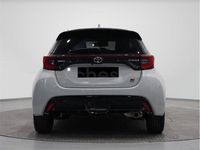 Usado Toyota Yaris Hybrid Sport 116 CV (85 kW) 2023 Gris / plata Berlina