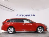 Usado Skoda Octavia Style 150 CV (110 kW) 2021 Rojo Familiar