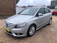 Usado Mercedes B180 122 CV (89 kW) 2013 Gris / plata Monovolumen